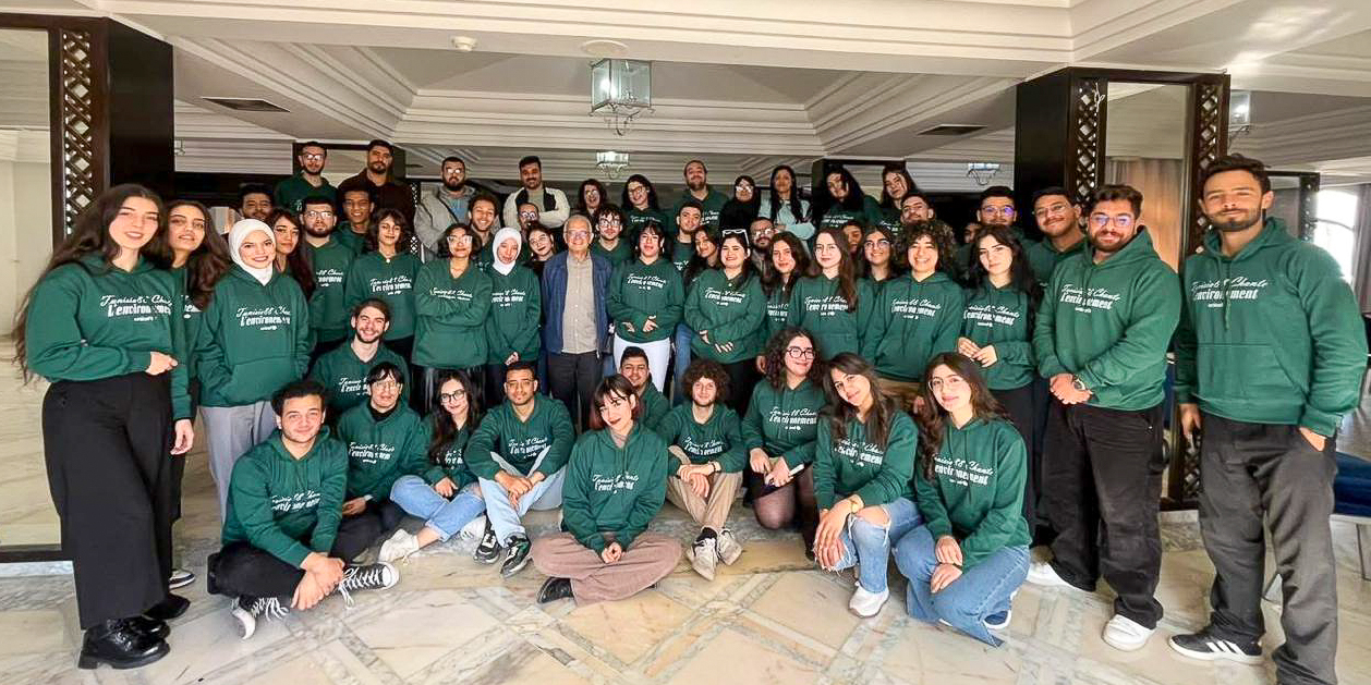 Group photo of Tunisia 88 alumni